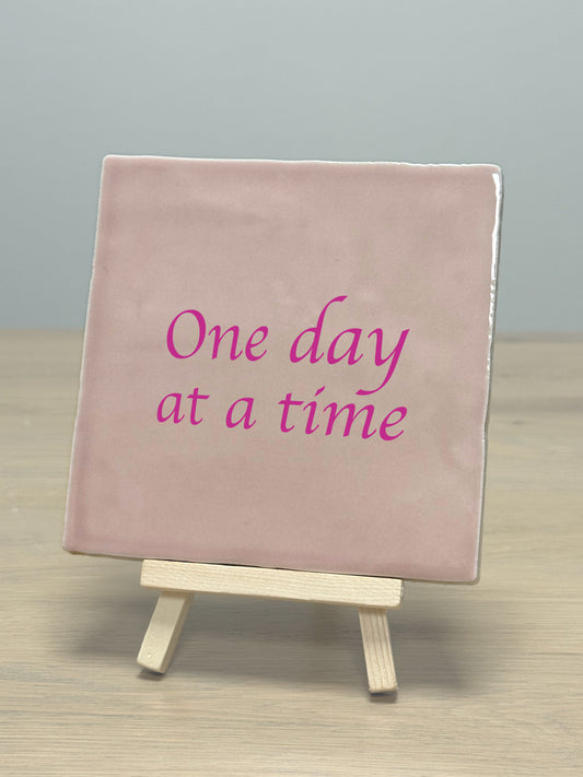 Tegeltje - One day at a time