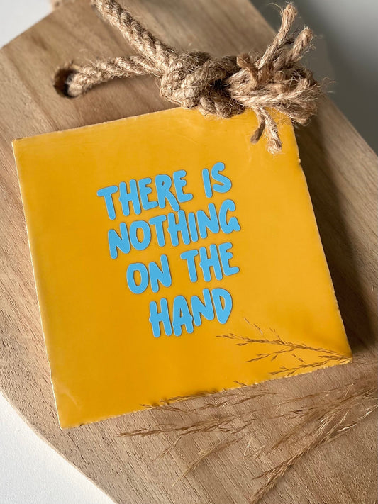 Tegeltje There is nothing on the hand